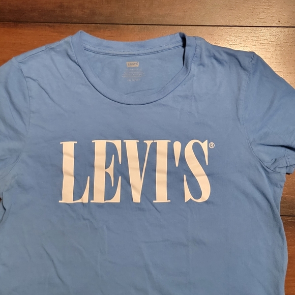 Vintage Levi's Short Sleeve T-Shirt - Picture 2 of 3